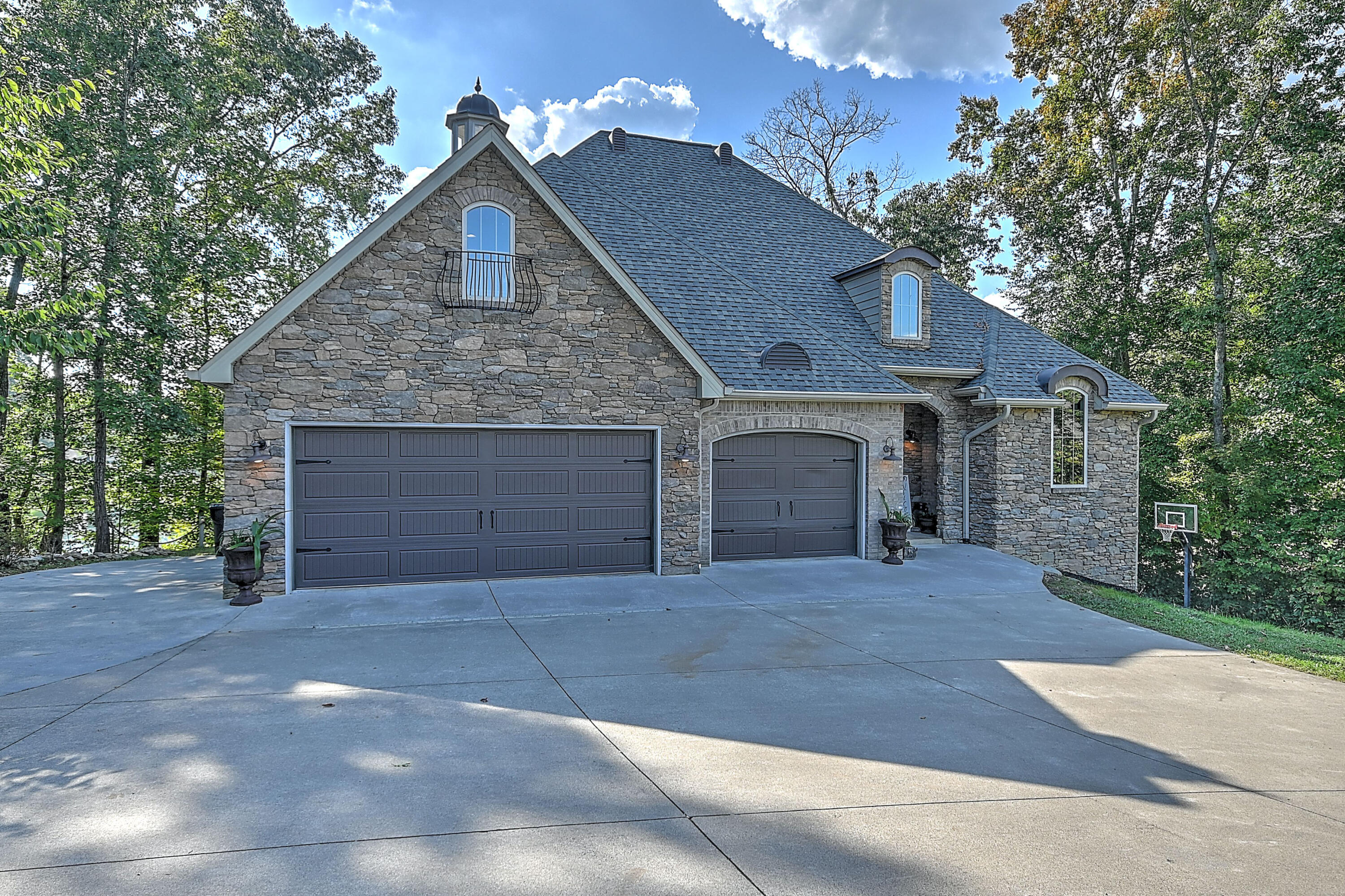 416 Ridge Point Court Bluff City, TN 37618 - Photo 3 of 105 Ridge Point-5