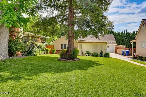 $3,800 | 1608 North Grand Oaks Avenue, Pasadena, CA 91104