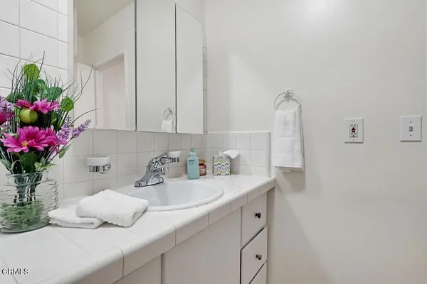 $3,800 | 1608 North Grand Oaks Avenue, Pasadena, CA 91104