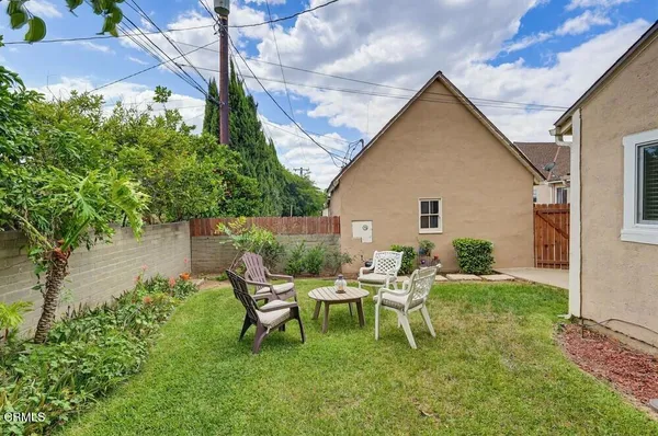 $3,800 | 1608 North Grand Oaks Avenue, Pasadena, CA 91104