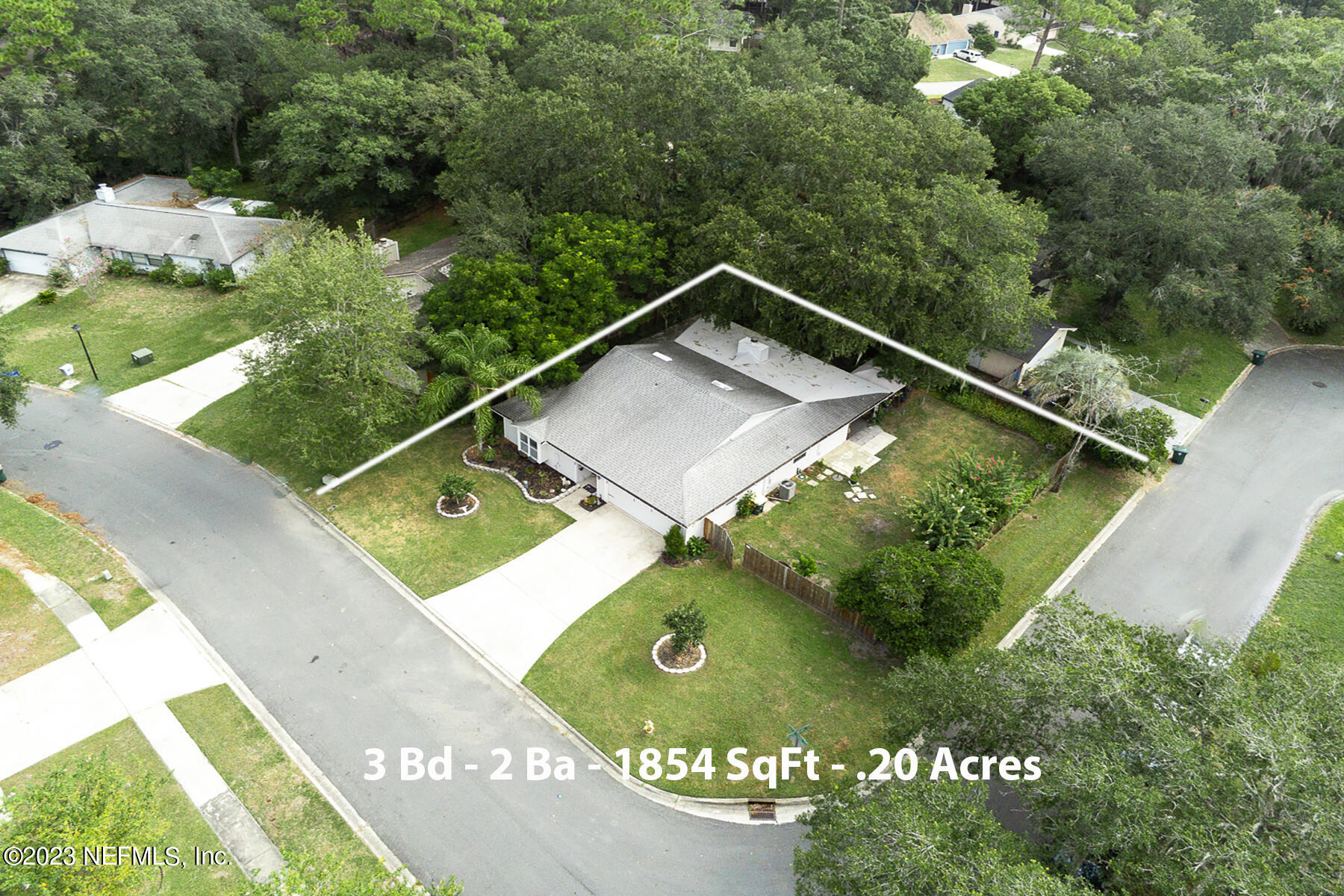 11338 Rustic Pines Circle East Jacksonville, FL 32257 - Photo 5 of 33 a view of a pool