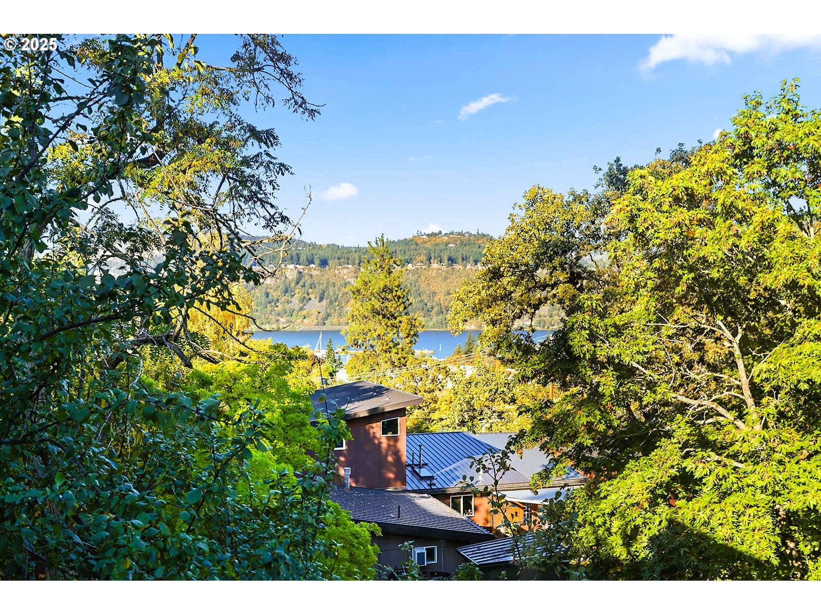 515 East 4th Street, Unit 2 Hood River, OR 97031 - Photo 16 of 48