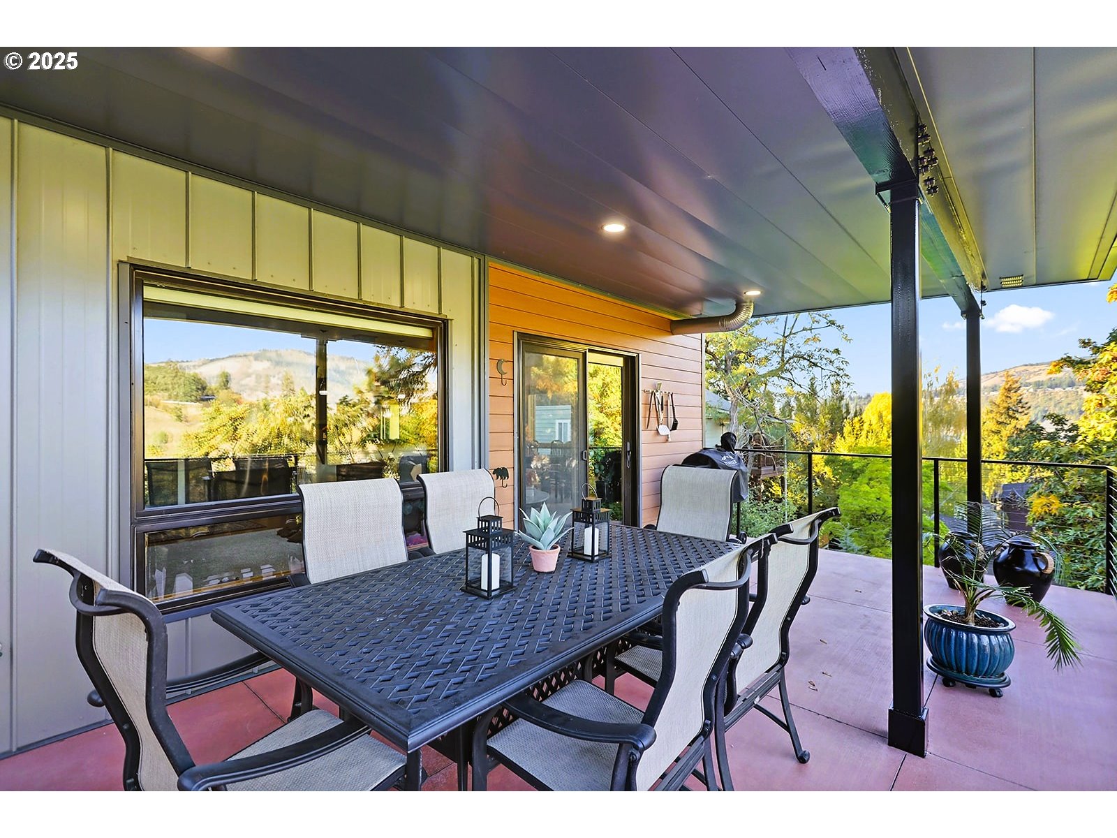 515 East 4th Street, Unit 2 Hood River, OR 97031 - Photo 20 of 48 a outdoor dining space with furniture and garden view