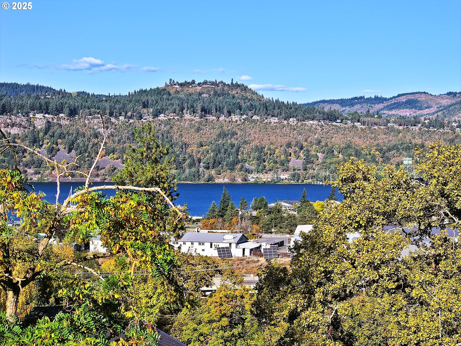 515 East 4th Street, Unit 2 Hood River, OR 97031 - Photo 3 of 48 a view of a city