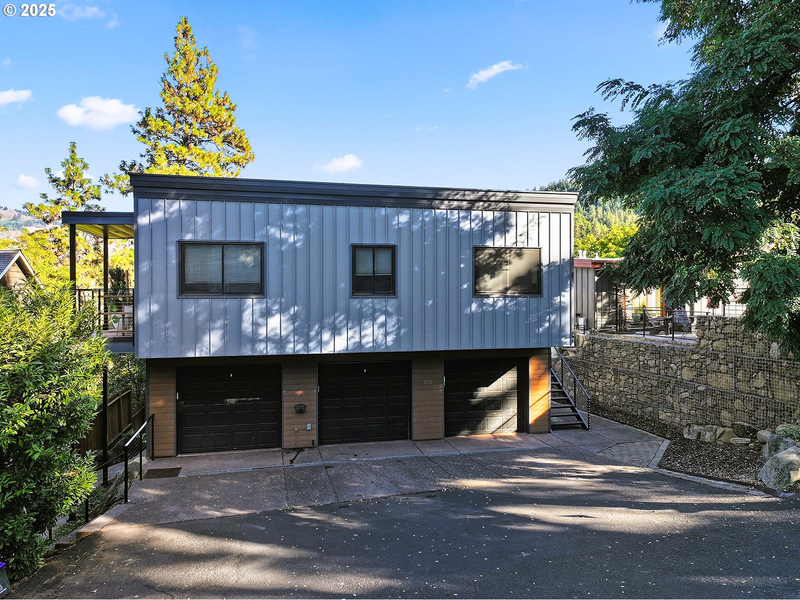 515 East 4th Street, Unit 2 Hood River, OR 97031 - Photo 6 of 48 a front view of house with yard