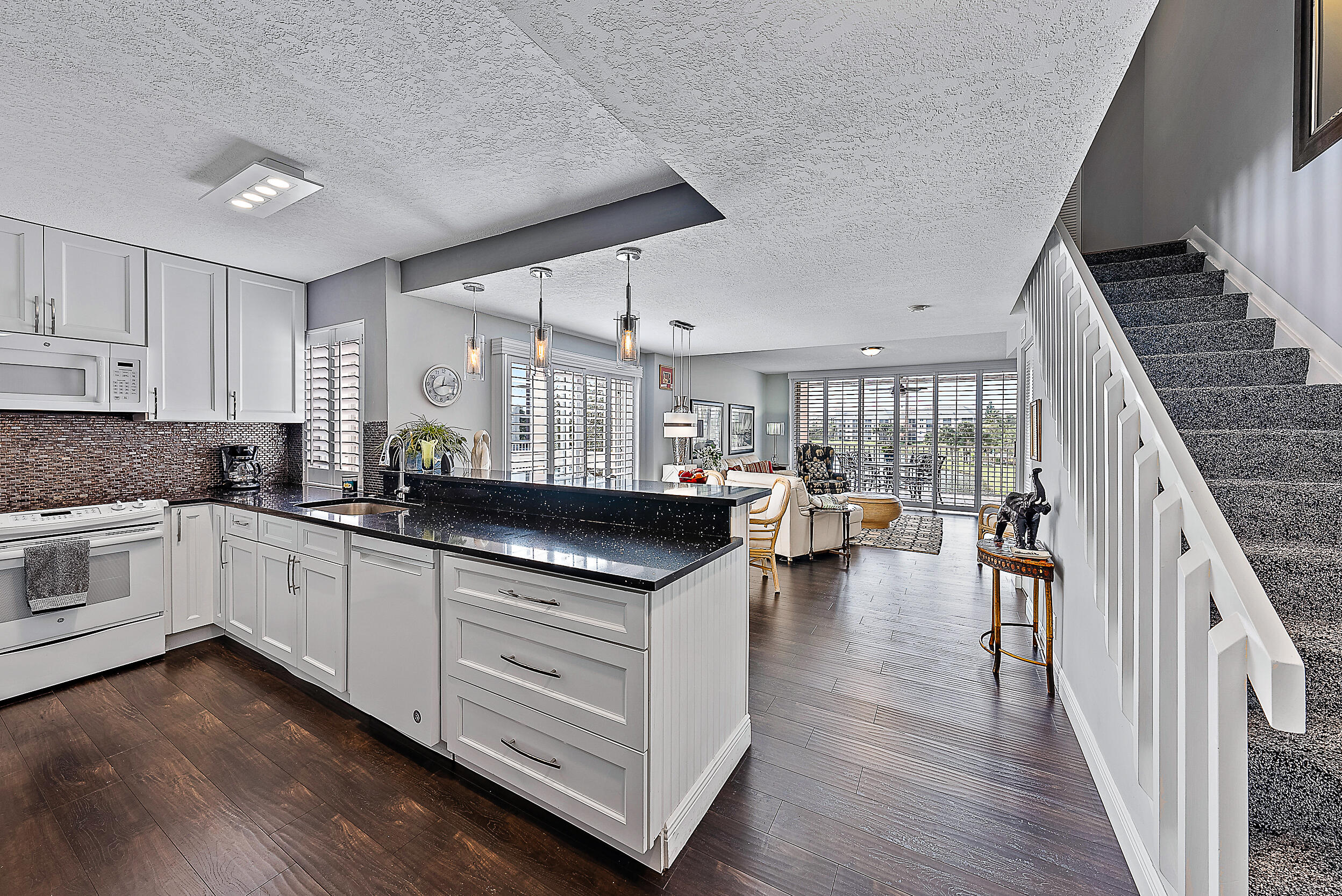 353 Highway 1, Unit B306 Jupiter, FL 33477 - Photo 6 of 23 Kitchen