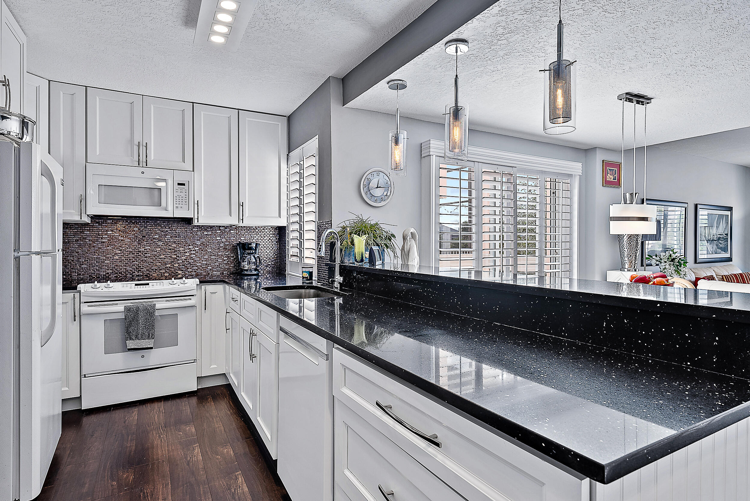 353 Highway 1, Unit B306 Jupiter, FL 33477 - Photo 7 of 23 Kitchen