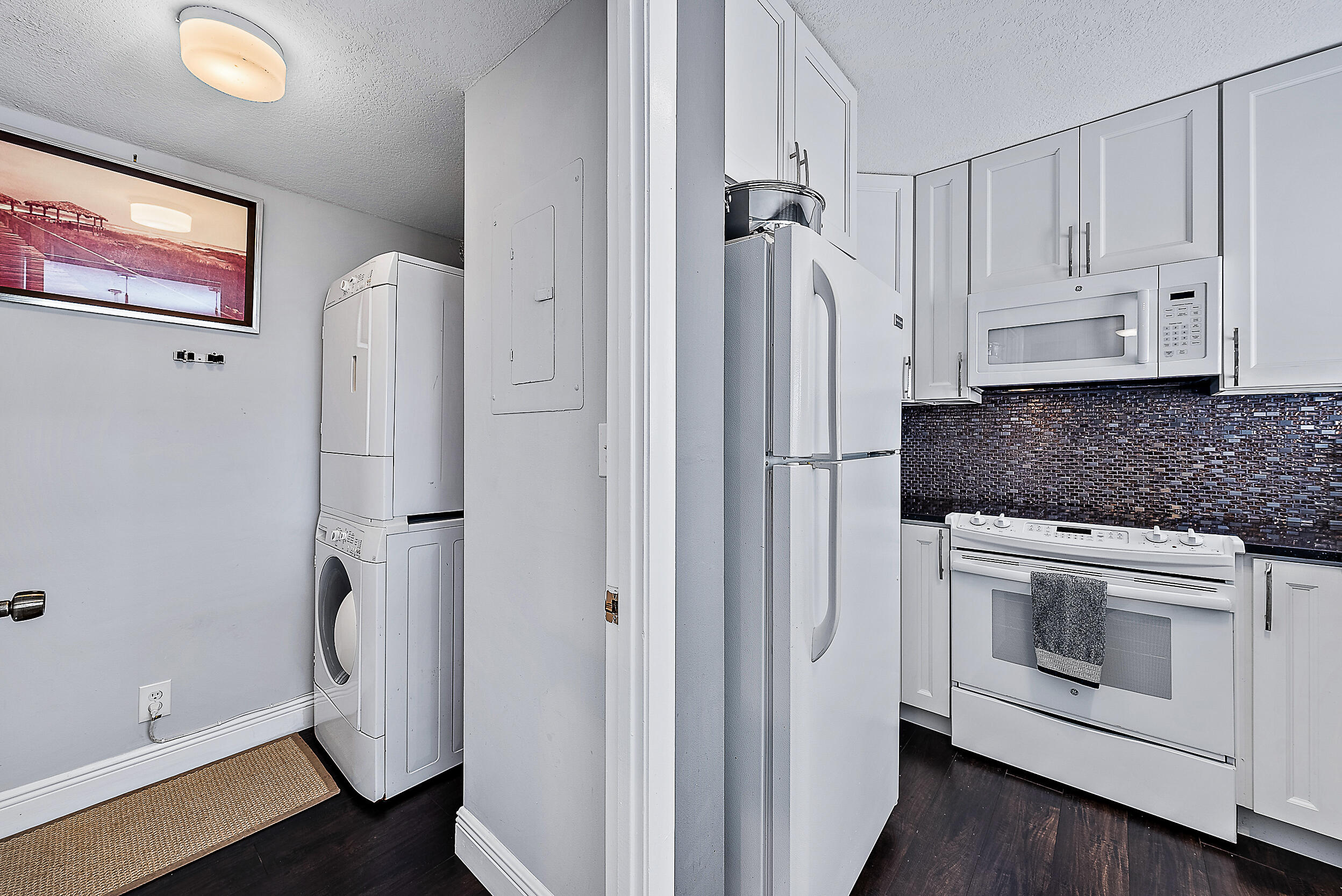 353 Highway 1, Unit B306 Jupiter, FL 33477 - Photo 8 of 23 Kitchen/Laundry