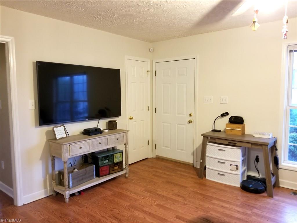 832 Raintree Court Randleman, NC 27317 - Photo 3 of 16 Living Room