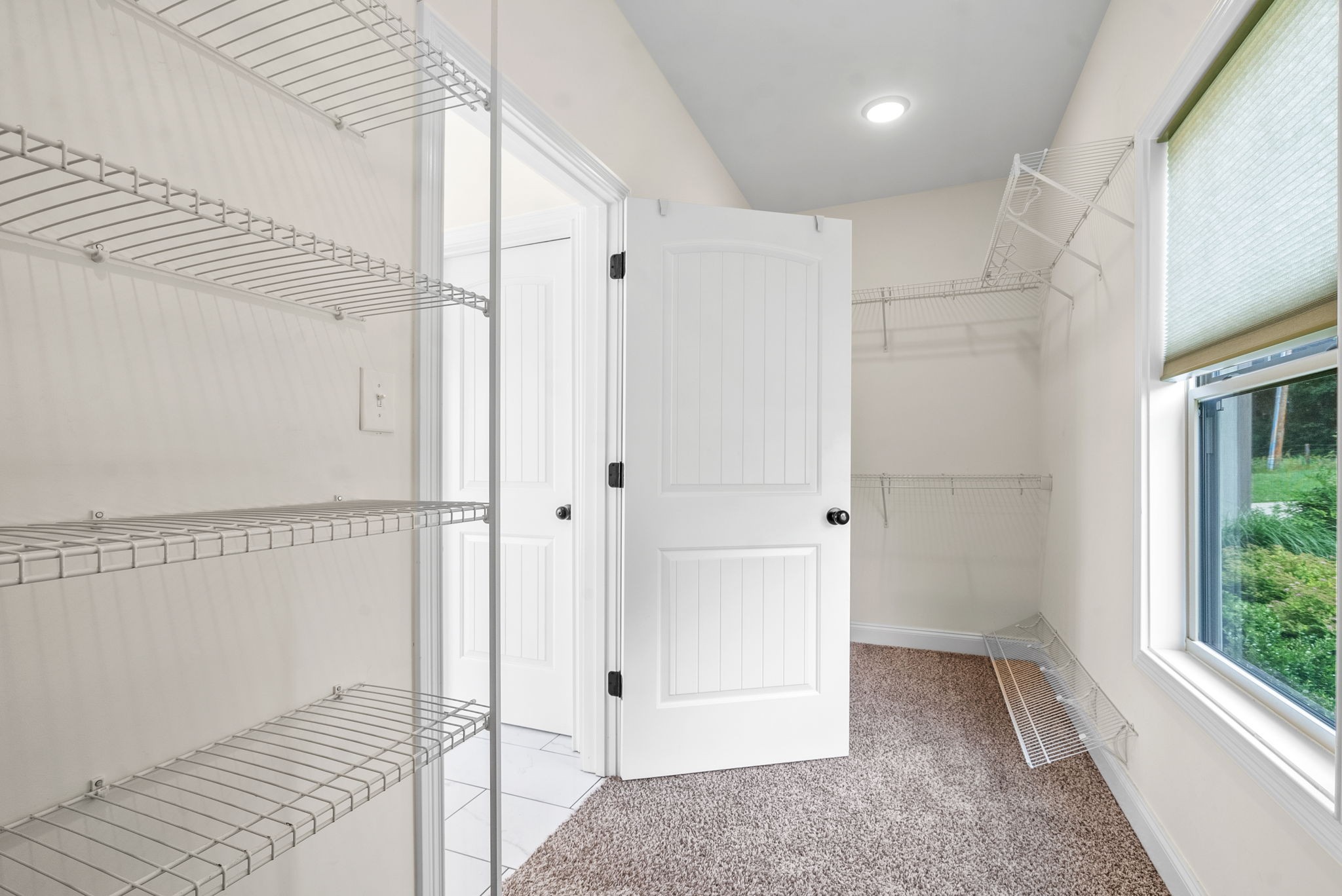 1452 Hickory Point Road Clarksville, TN 37043 - Photo 25 of 38 a view of closet area