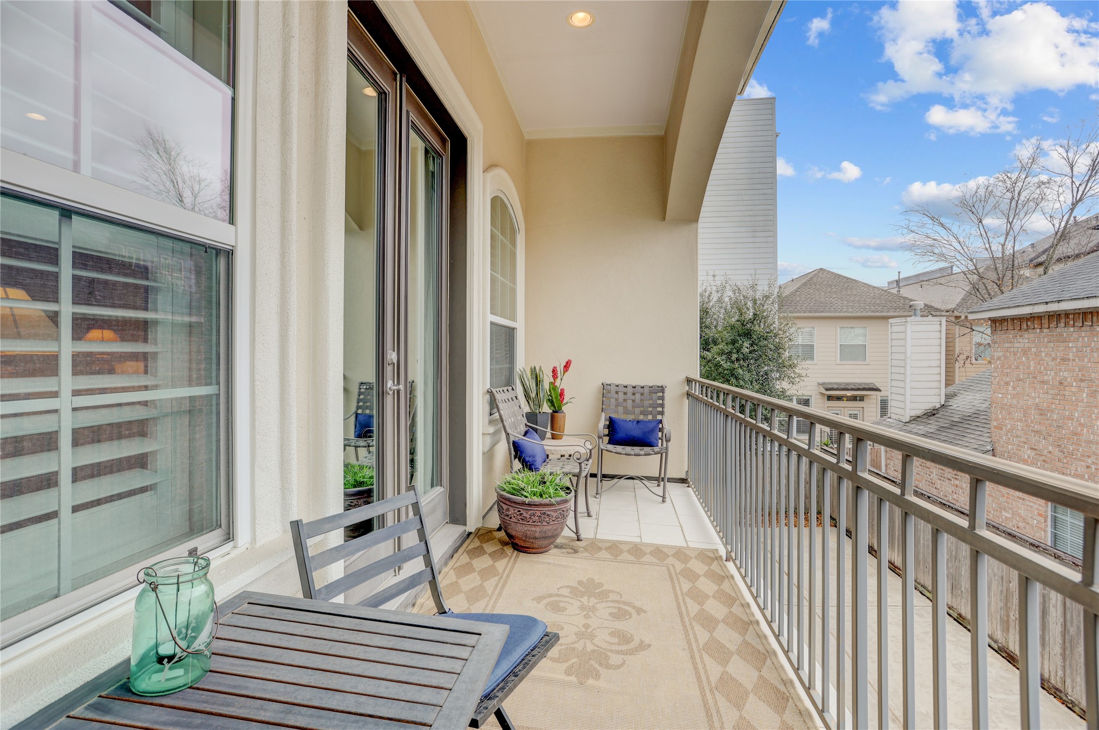 5637 Kiam Street, Unit D Houston, TX 77007 - Photo 7 of 12 a view of a balcony with chair and table and chairs