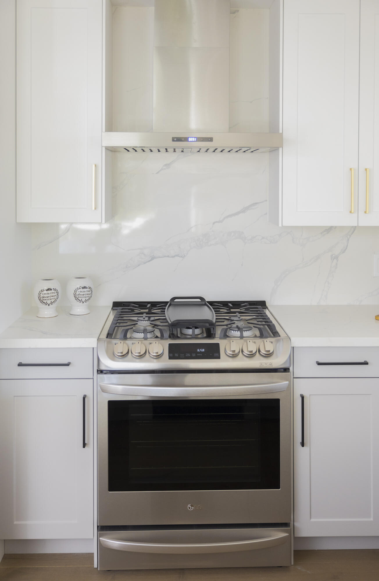 373 Northgate Drive, Unit A Goleta, CA 93117 - Photo 13 of 37 a stove top oven sitting inside of a kitchen