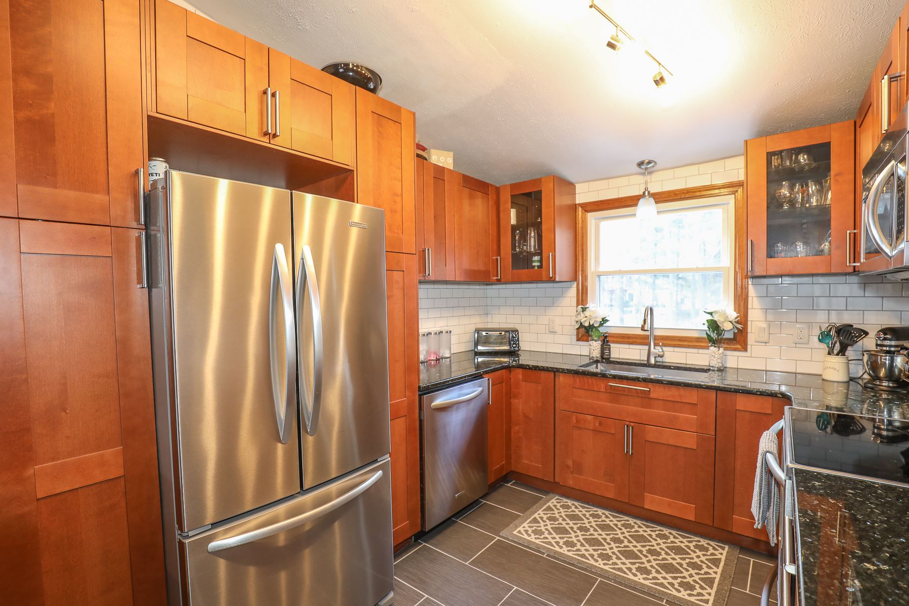 172 Morse Road Manchester, NH 03104 - Photo 5 of 37 Gallery Image 5