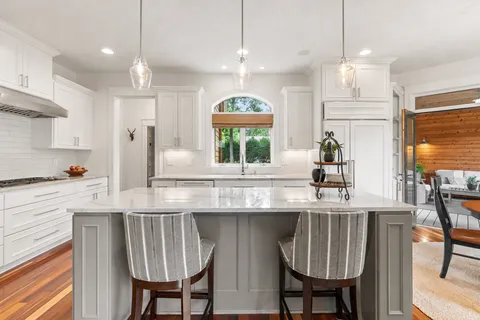 $1,995,000 | 710 Shadyview Lane North, Plymouth, MN 55447