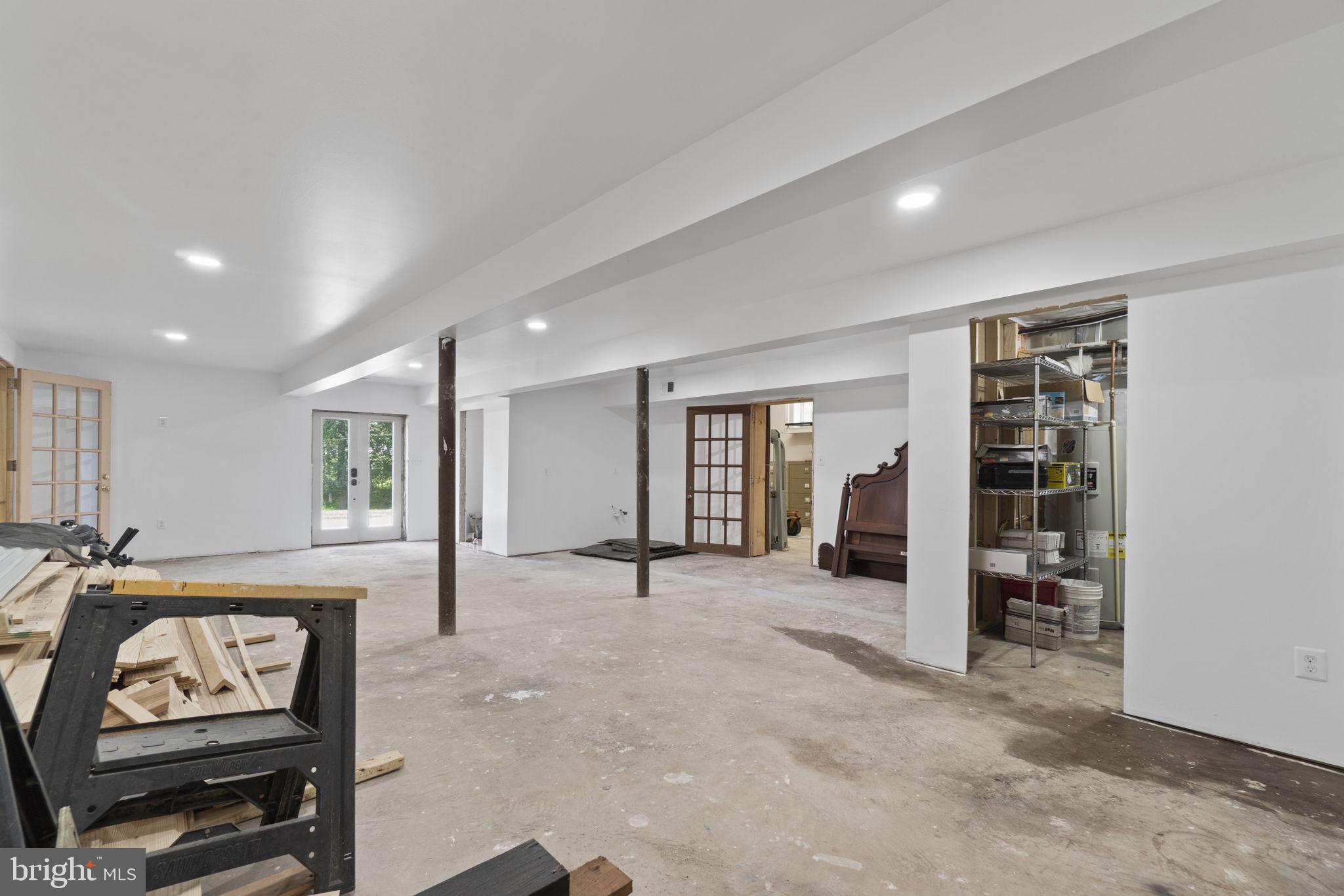 13316 Compton Road Clifton, VA 20124 - Photo 21 of 39 a view of a livingroom with furniture