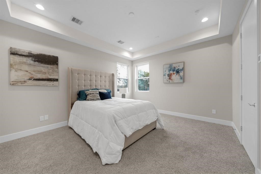 5904 Gardendale Drive, Unit D Houston, TX 77092 - Photo 4 of 7 a bedroom with a bed and wall painting