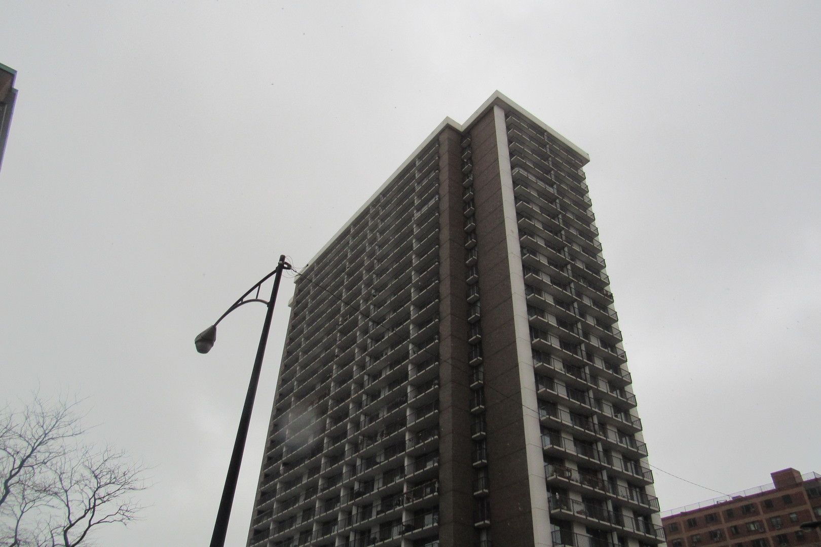 5855 North Sheridan Road, Unit 14CE Chicago, IL 60660 - Photo 3 of 14 a view of a tall building