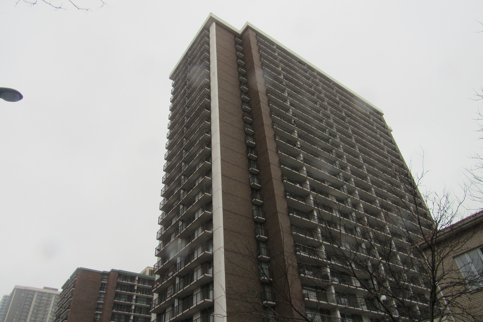 5855 North Sheridan Road, Unit 14CE Chicago, IL 60660 - Photo 4 of 14 a front view of a building