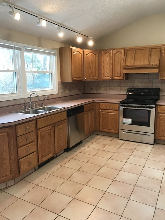 69 Coral Road Springfield, MA 01118 - Photo 3 of 14
