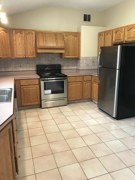 69 Coral Road Springfield, MA 01118 - Photo 4 of 14