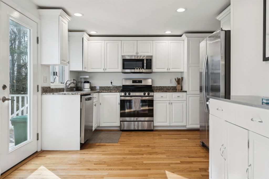 17 Linda Road Andover, MA 01810 - Photo 8 of 34