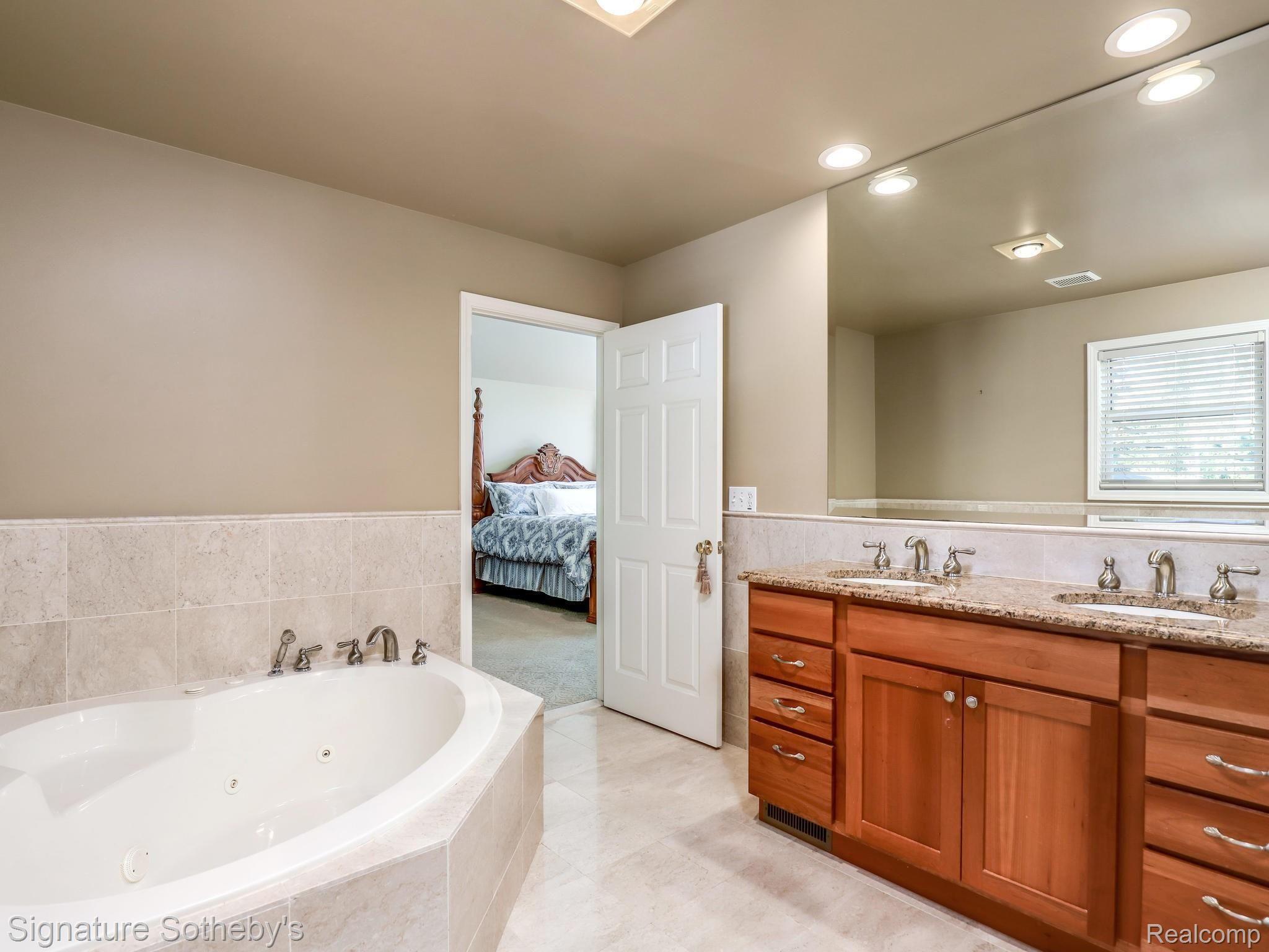 2695 Yorkshire Road Birmingham, MI 48009 - Photo 26 of 37 27.jpg