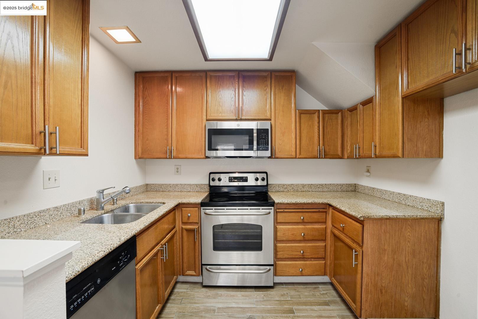 44 Glenwood Hercules, CA 94547 - Photo 10 of 35 a kitchen with a sink stove and microwave