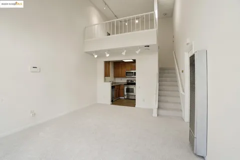 a view of entryway and kitchen