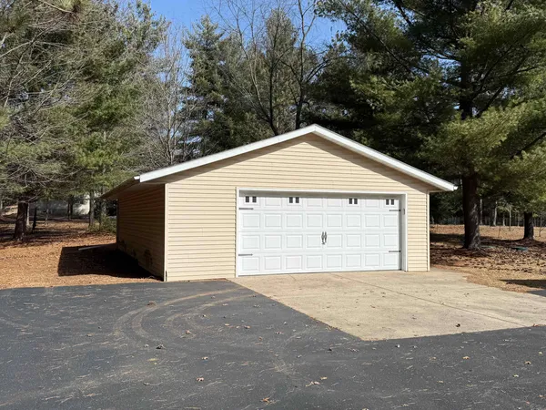 $164,900 | W5008 South Pathfinder Circle, Shawano, WI 54166