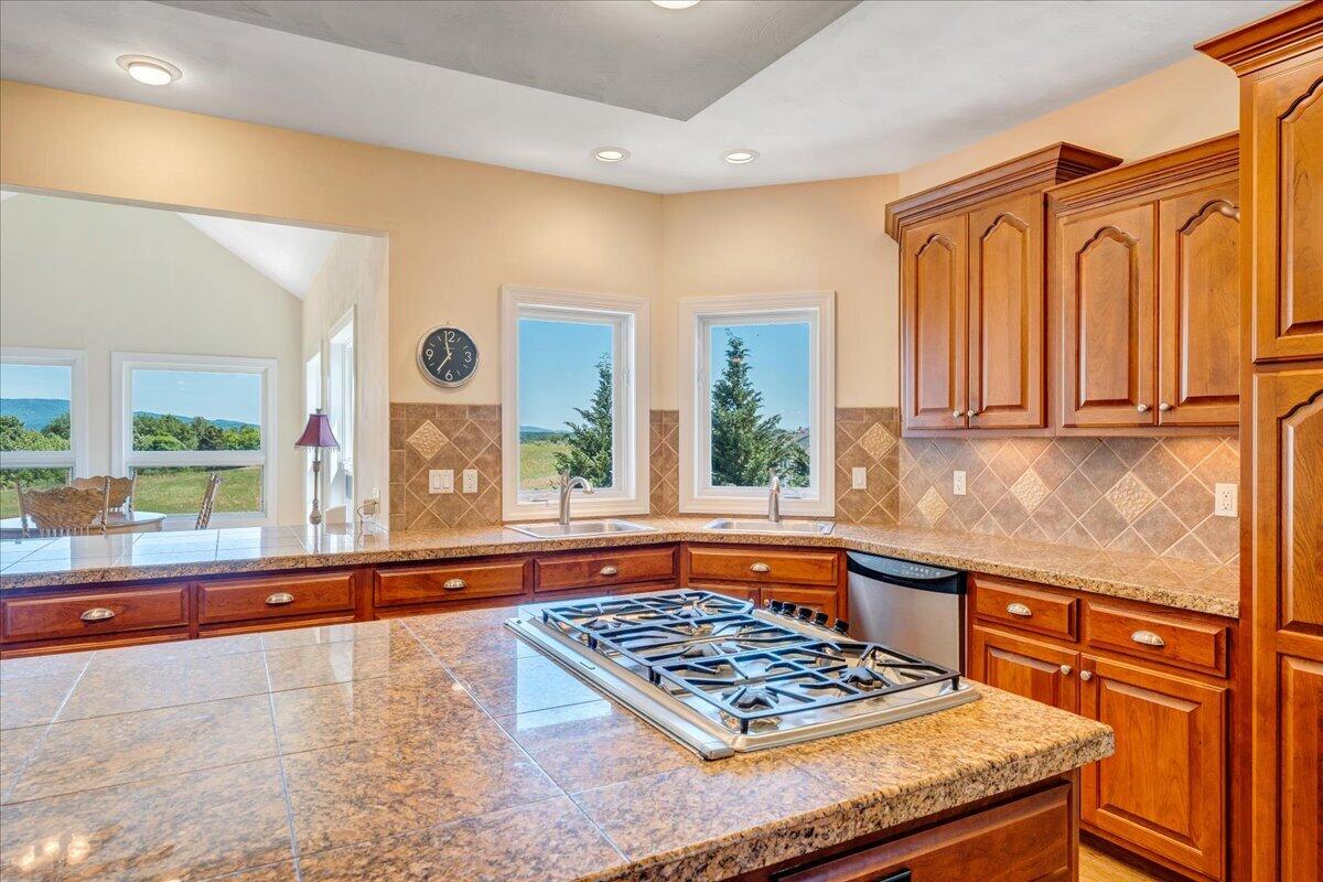 625 Frontier Way Fincastle, VA 24090 - Photo 22 of 105 a view of an entryway with kitchen