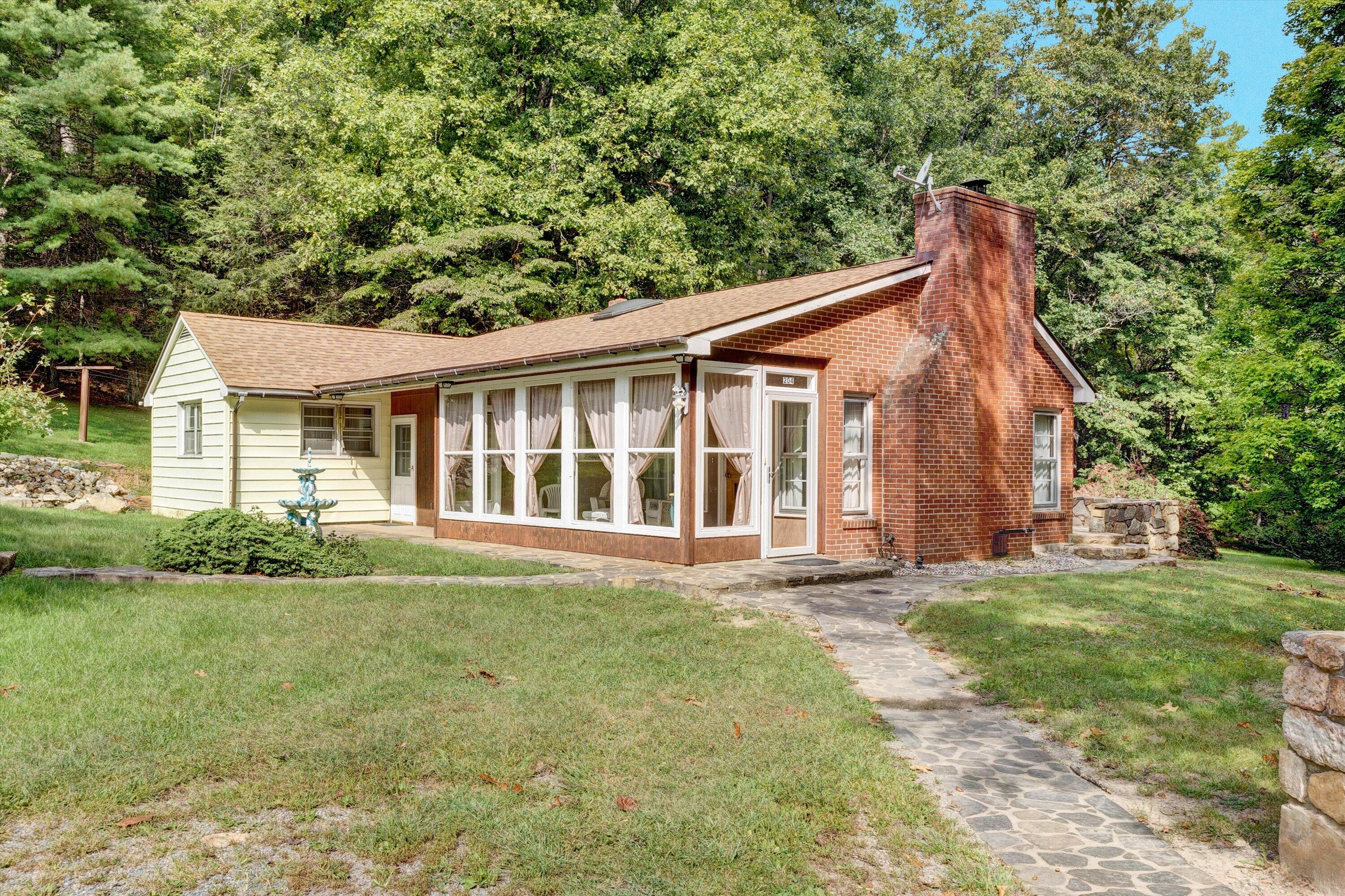 204 Boone Road Covington, VA 24426 - Photo 2 of 31 02-201A1474