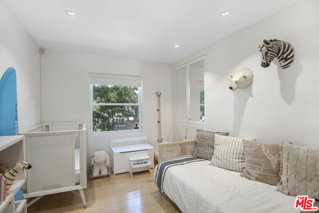 8152 Amor Road Los Angeles, CA 90046 - Photo 19 of 27 a room with a bed and a window