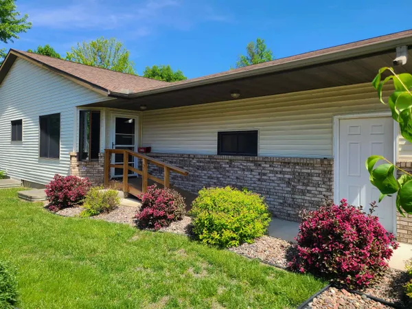 $295,000 | 3158 33rd Street South, La Crosse, WI 54601