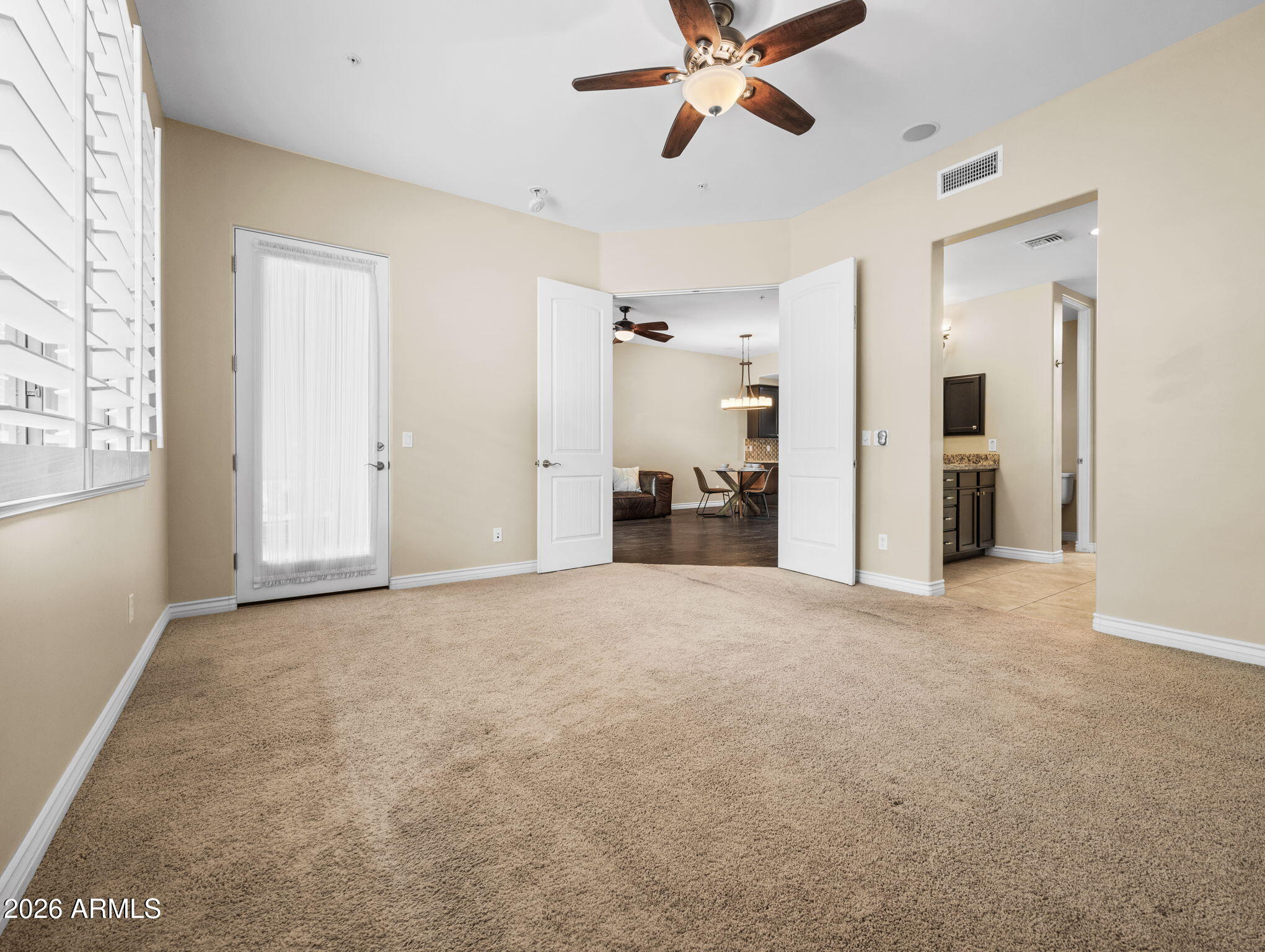 36600 North Cave Creek Road, Unit B14 Cave Creek, AZ 85331 - Photo 12 of 29 en empty room with closet and a chandelier fan