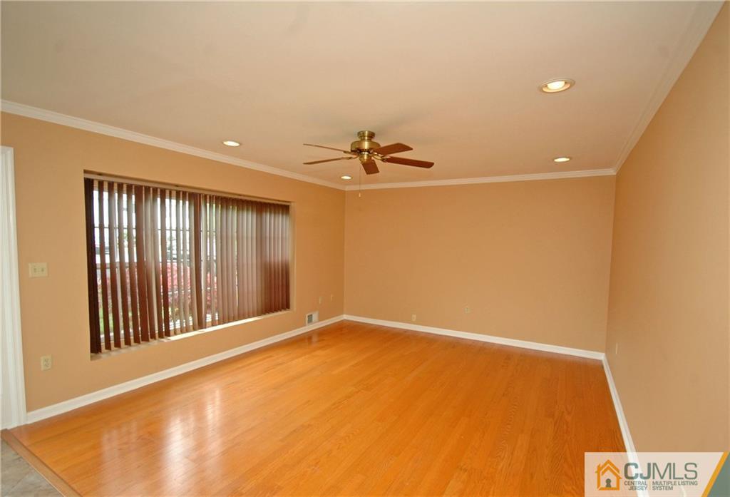 49 Bristol Road Piscataway, NJ 08854 - Photo 3 of 14 Gallery Image 3