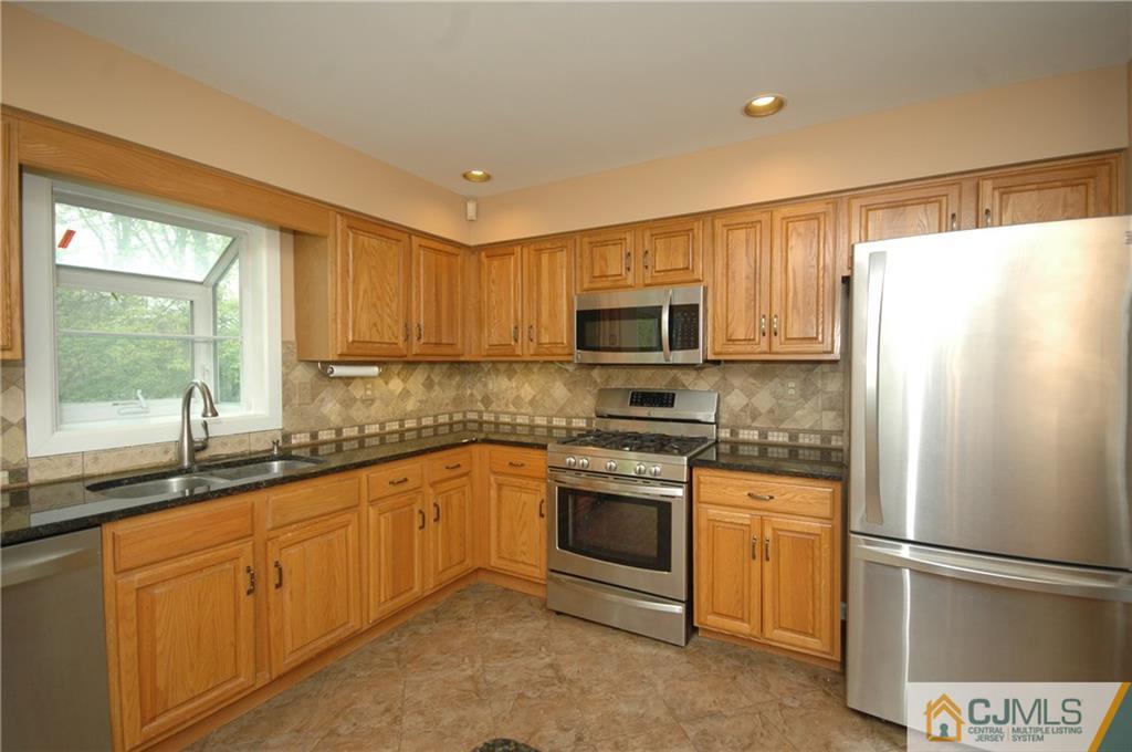 49 Bristol Road Piscataway, NJ 08854 - Photo 4 of 14 Gallery Image 4