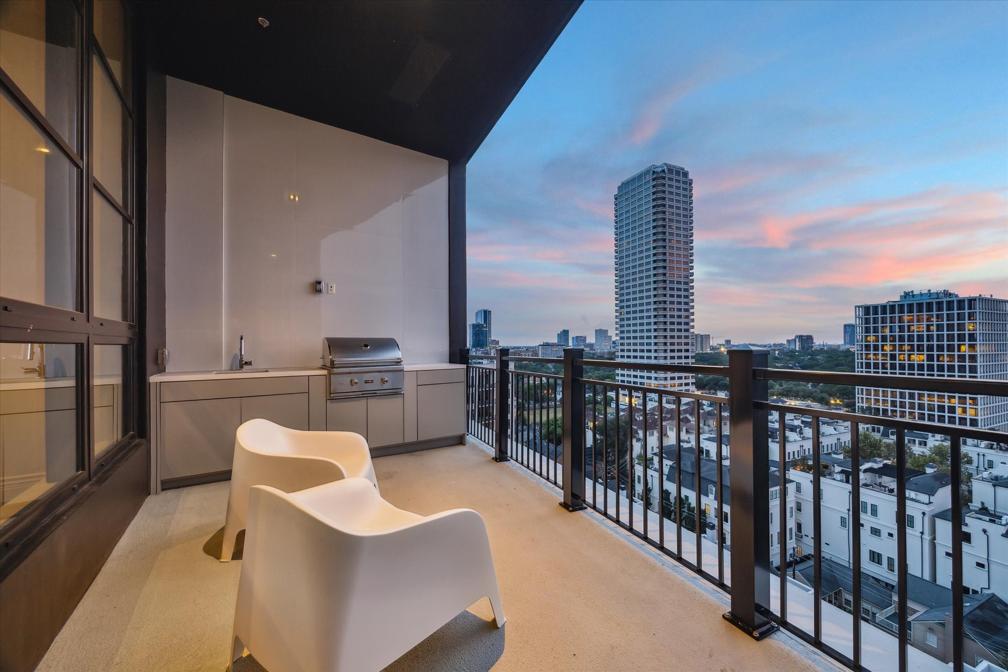 2323 San Felipe Street, Unit 1101 Houston, TX 77019 - Photo 17 of 25 a balcony with chairs