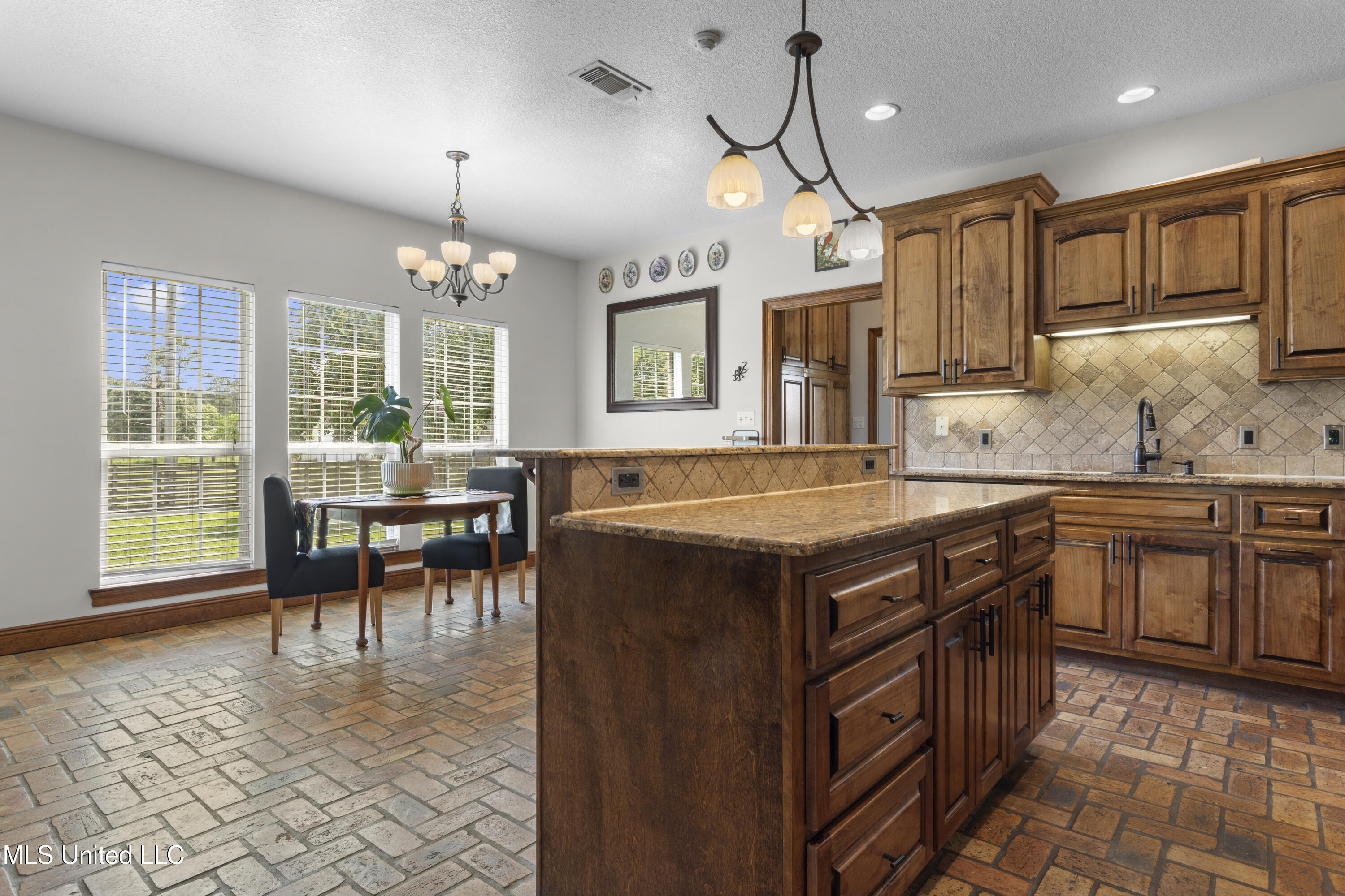 12219 County Farm Road Gulfport, MS 39503 - Photo 13 of 30 kitchen 018