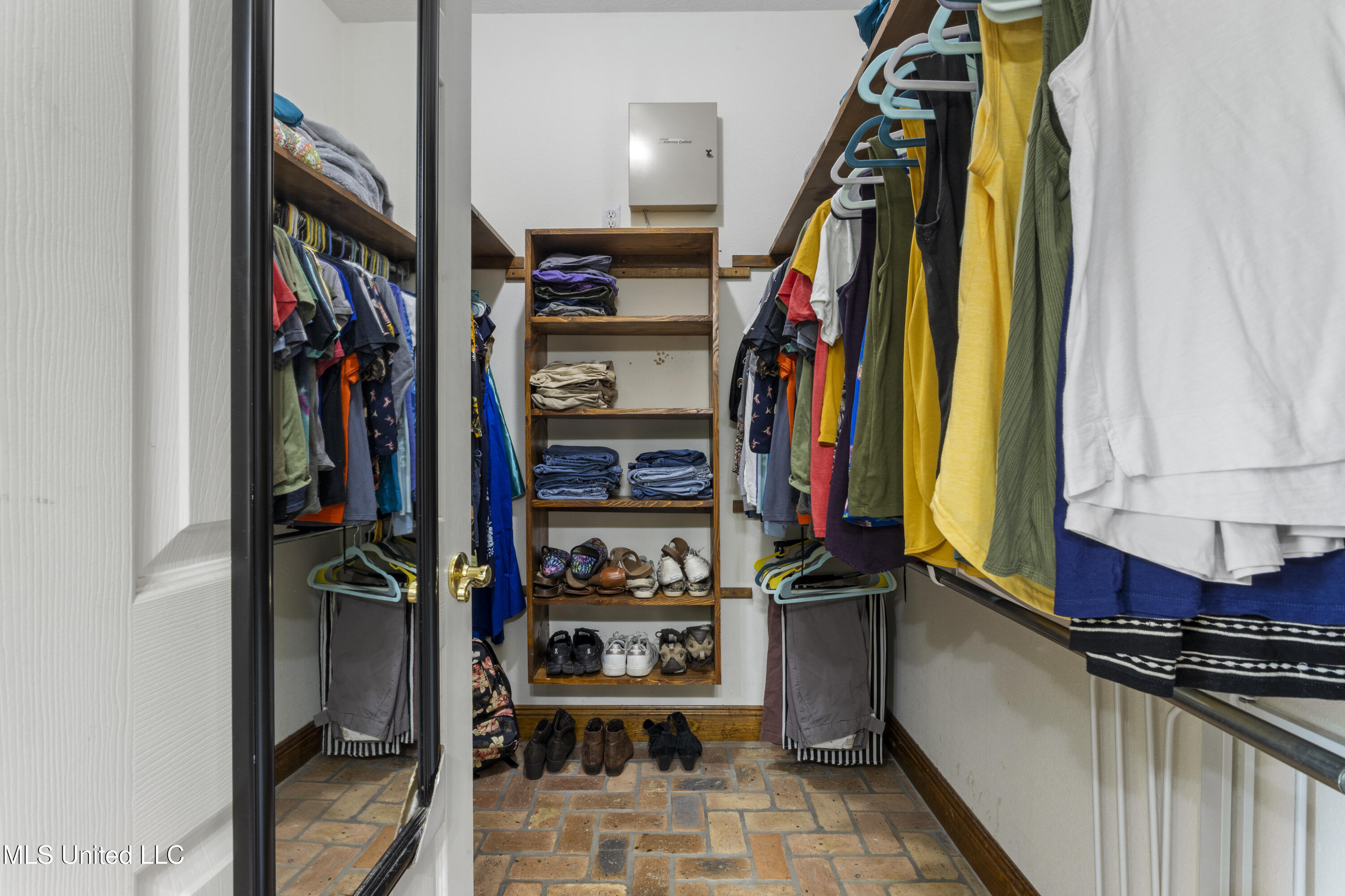 12219 County Farm Road Gulfport, MS 39503 - Photo 20 of 30 primary closet 026
