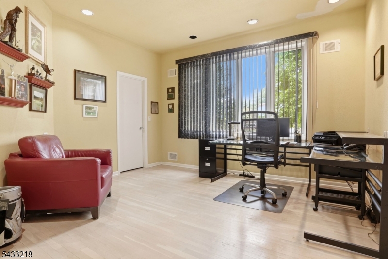 1 Timber Rock Court Cedar Grove, NJ 07009 - Photo 15 of 40