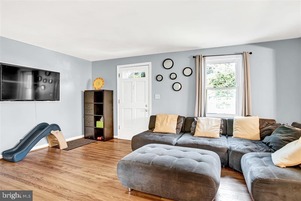 2710 Fenimore Road Silver Spring, MD 20902 - Photo 3 of 23 Gallery Image 3