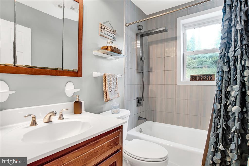 2710 Fenimore Road Silver Spring, MD 20902 - Photo 9 of 23 Gallery Image 9