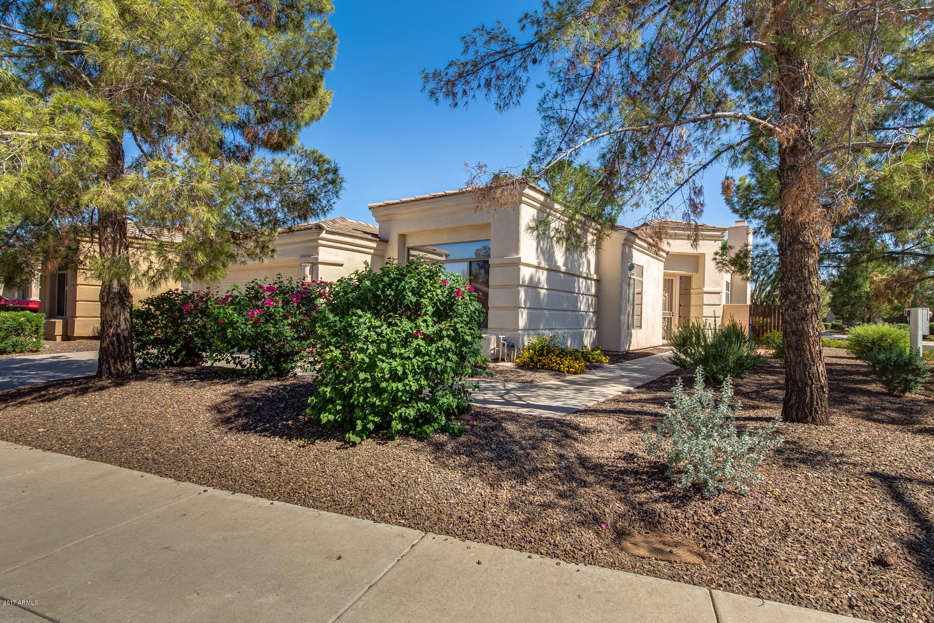 3825 East Carson Road Phoenix, AZ 85042 - Photo 3 of 31 ChaseCapture-3