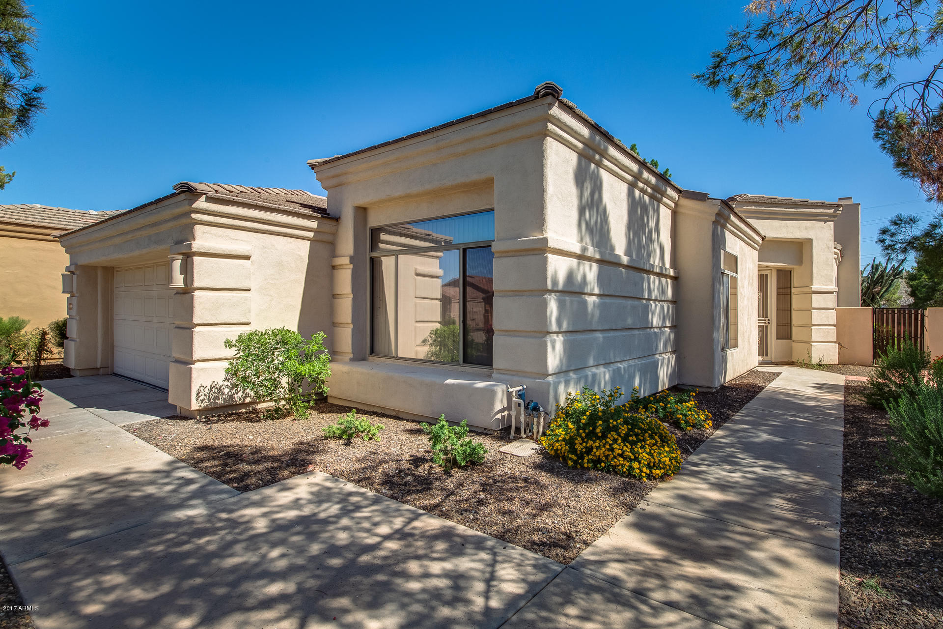 3825 East Carson Road Phoenix, AZ 85042 - Photo 4 of 31 ChaseCapture-4