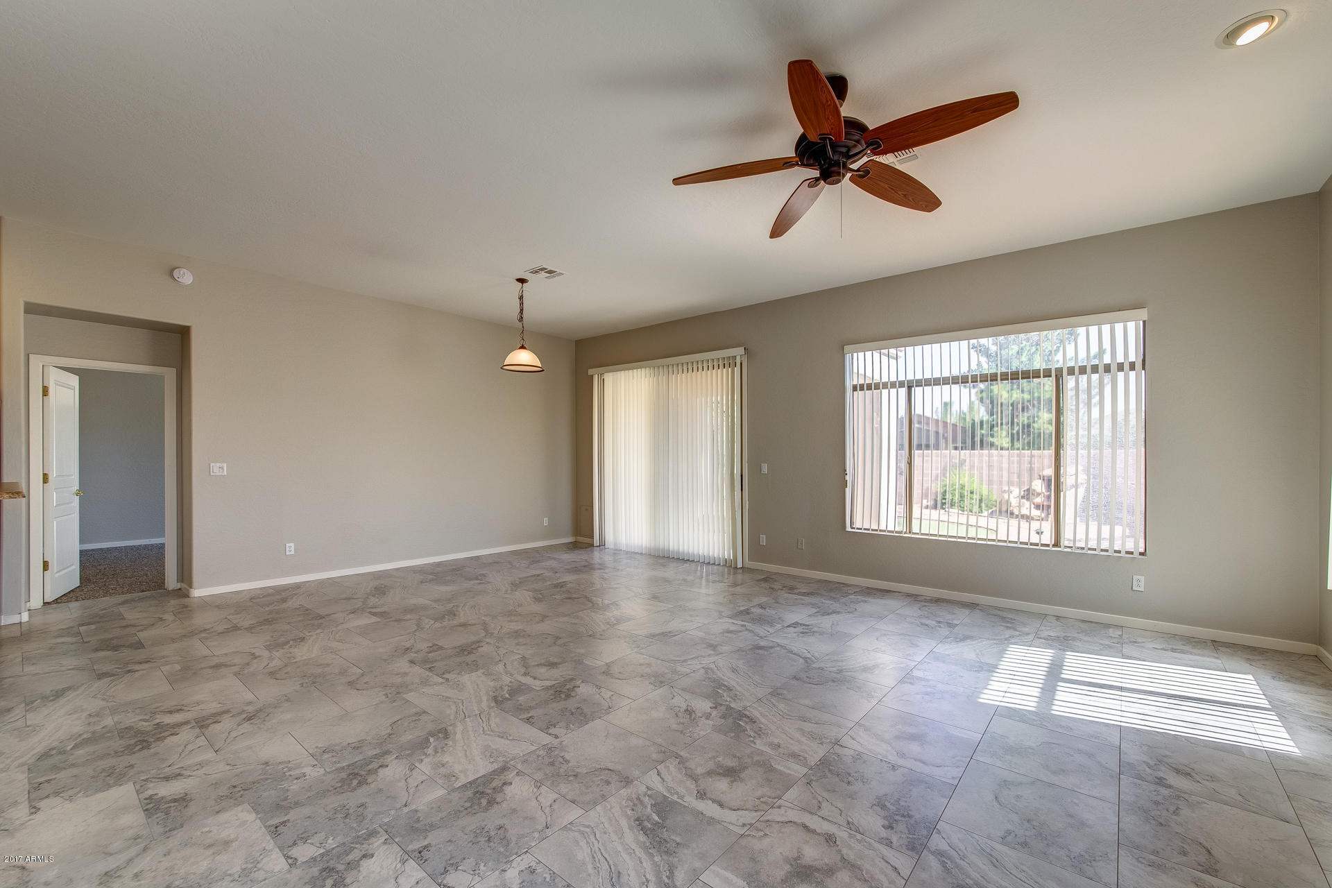 3825 East Carson Road Phoenix, AZ 85042 - Photo 5 of 31 ChaseCapture-5