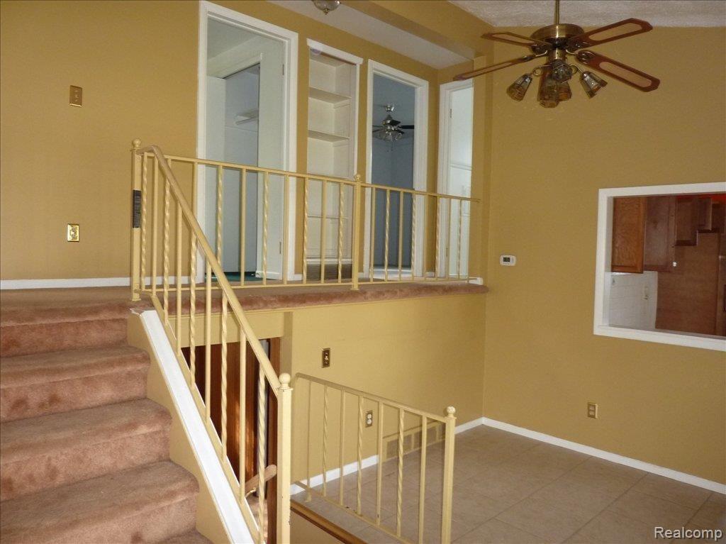 28449 Cherry Hill Road Inkster, MI 48141 - Photo 11 of 12 Upper landing