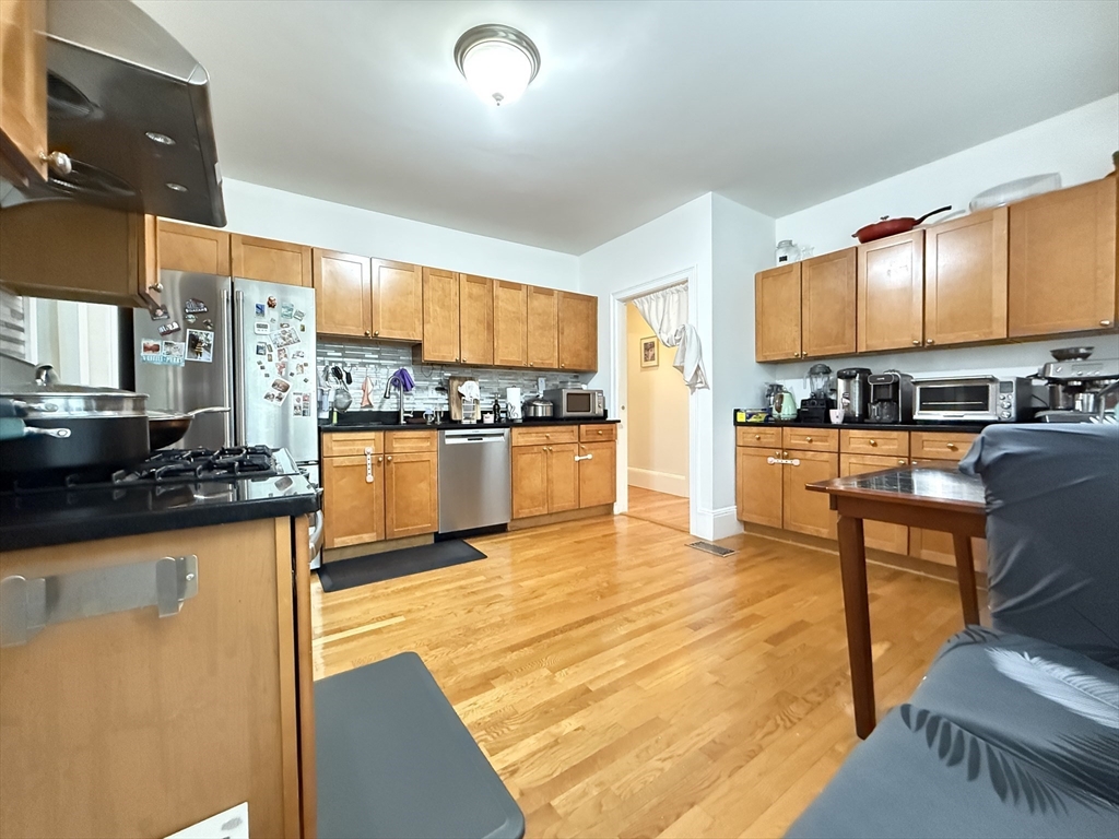132 Middlesex Road, Unit 1 Chestnut Hill, MA 02467 - Photo 5 of 10