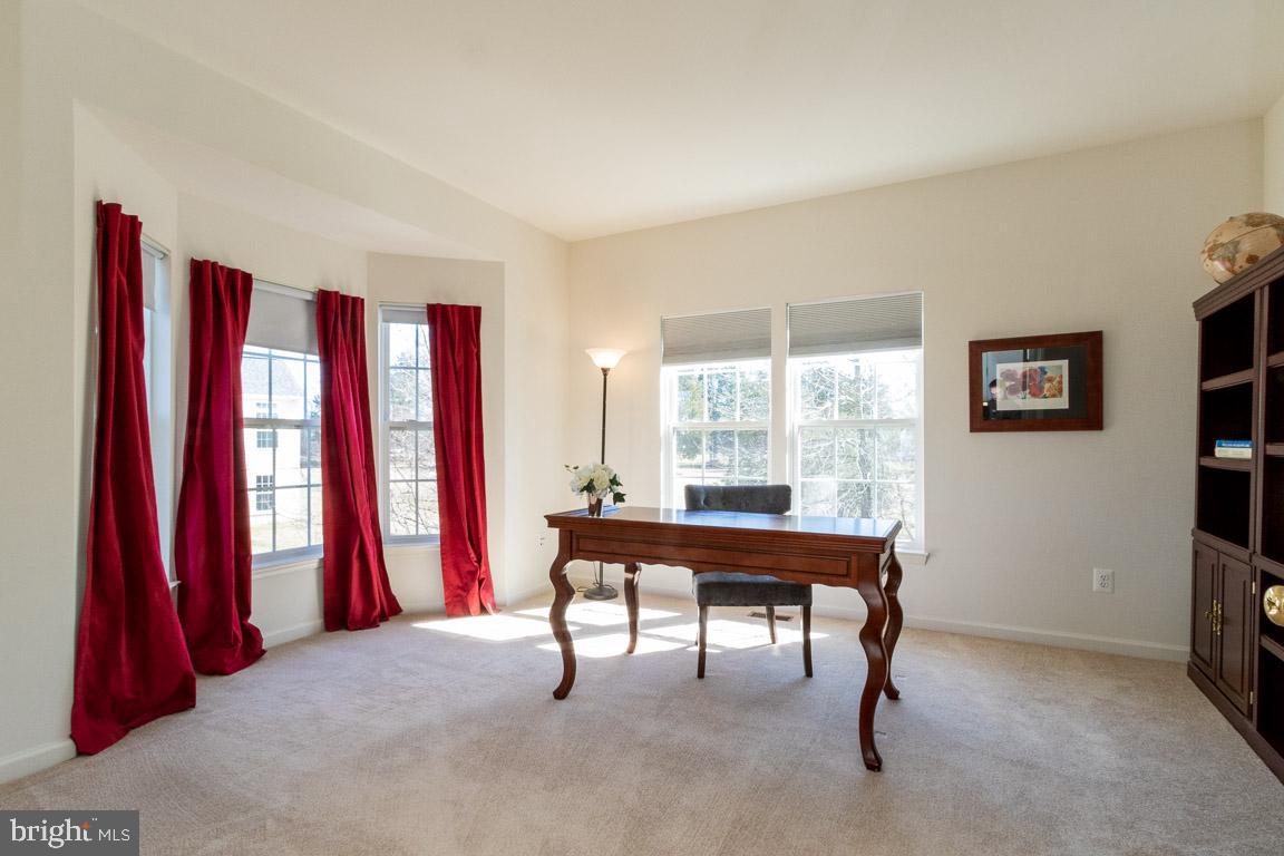 4623 Spring Run Road Warrenton, VA 20187 - Photo 12 of 53 Corner study or home office with bow window
