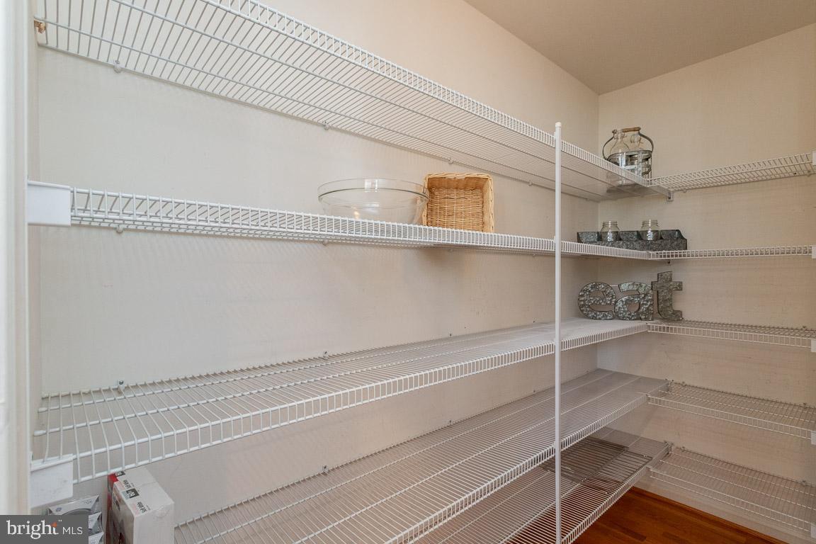 4623 Spring Run Road Warrenton, VA 20187 - Photo 18 of 53 Look Mom! A walk-in pantry!
