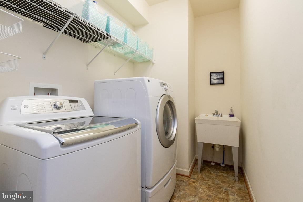 4623 Spring Run Road Warrenton, VA 20187 - Photo 20 of 53 Roomy laundry room with coat closet & tub